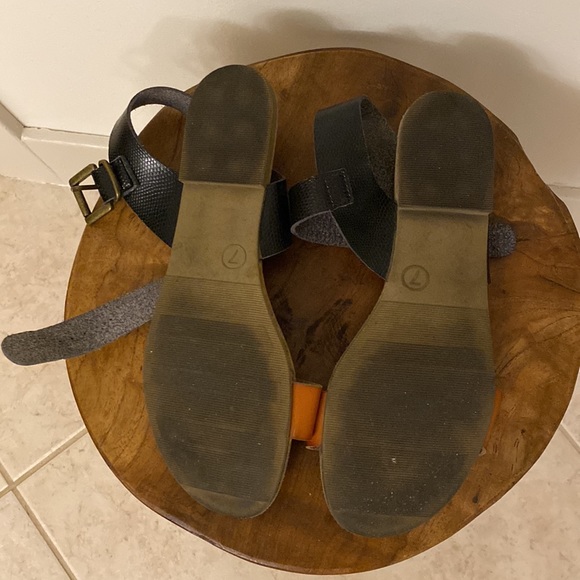 Mossimo Faux Leather Sandals 7 - Picture 3 of 3